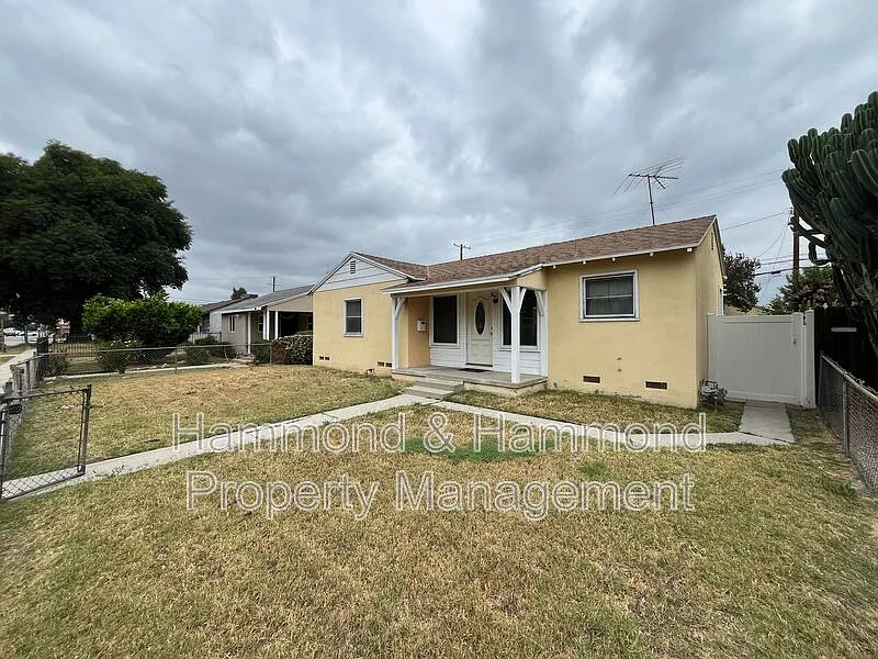 3 bed, 2.0 bath, 1134 sqft, $3,295 — Photo 2