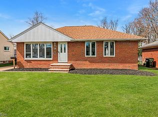1552 Algiers Dr, Mayfield Heights, OH 44124