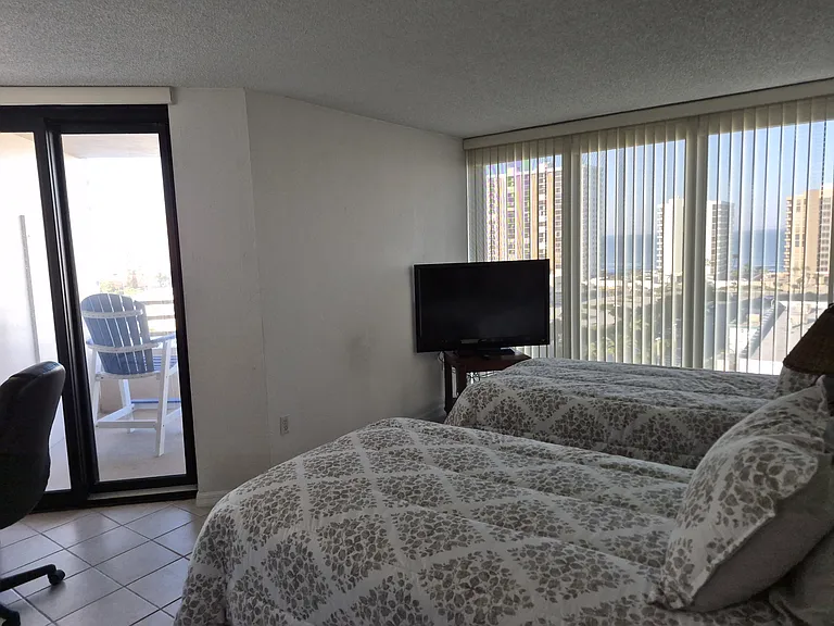 1 Oceans West Blvd #9B5 — Photo 6