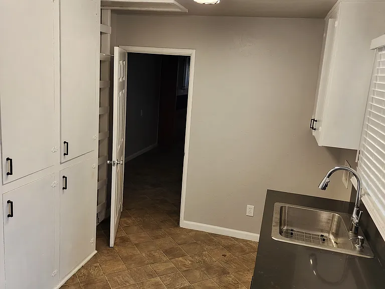 8921 Elder Ave — Photo 12