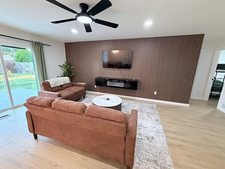 1409 Southmoor Dr — Photo 7