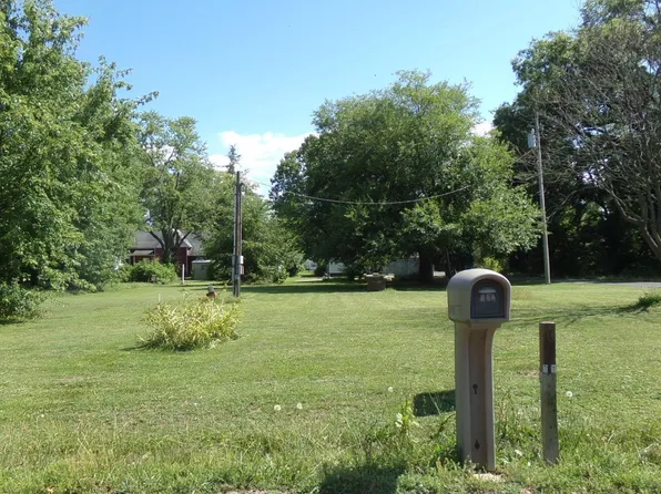 213 W Washington St, Carrier Mills, IL 62917