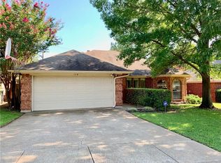2104 Turf Club Dr, Arlington, TX 76017