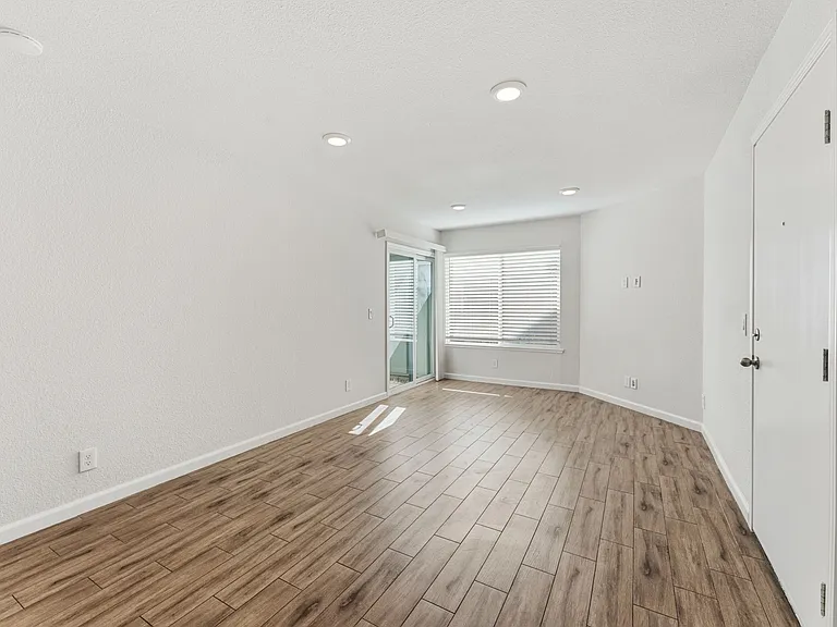2522 T St #5 — Photo 8