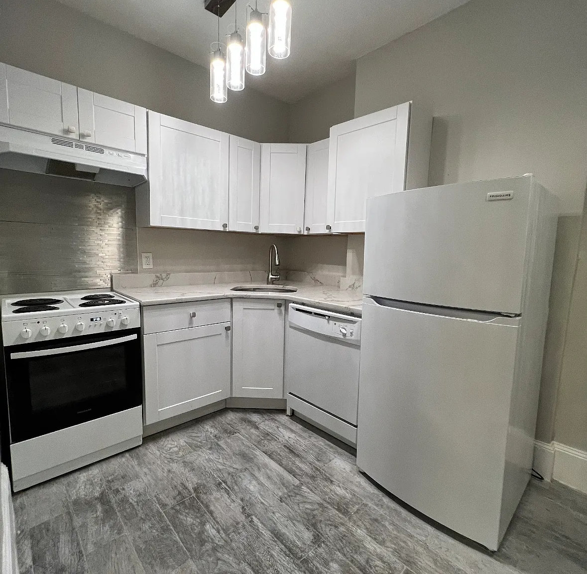 Studio, 400 sqft, $2,600 — Photo 1