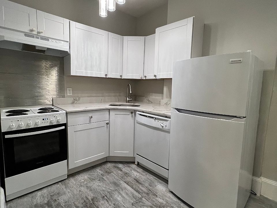 1st image of 1024 Commonwealth Ave #305