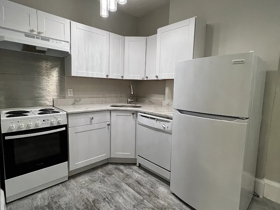 1024 Commonwealth Ave #305