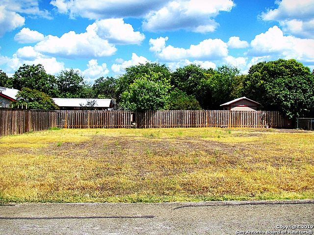 1st image of 213 Oak Ln