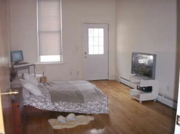 204 Montrose Avenue image 1 of 2