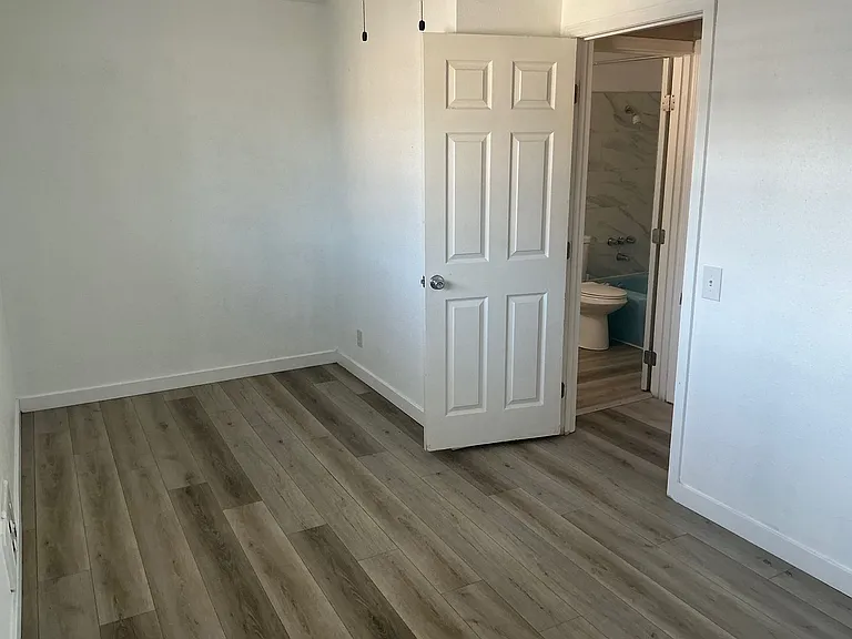 167 SW Ebberts Ave — Photo 5