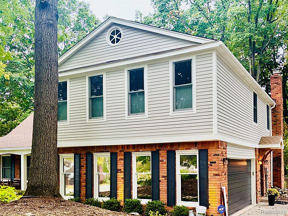 2nd image of 8265 Deerwood Rd