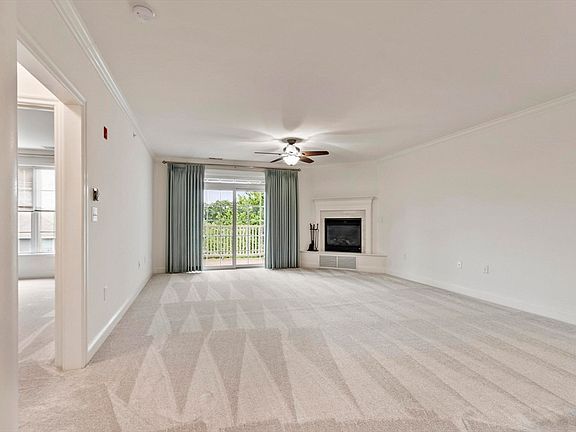 5th image of 1313 Emerald Ct Unit 1313