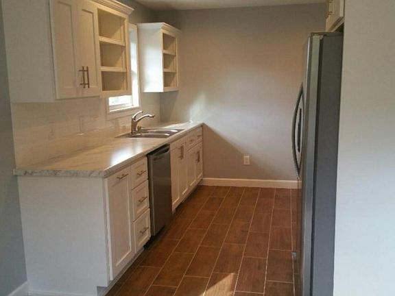 5th image of 155 Cloverdale Ln