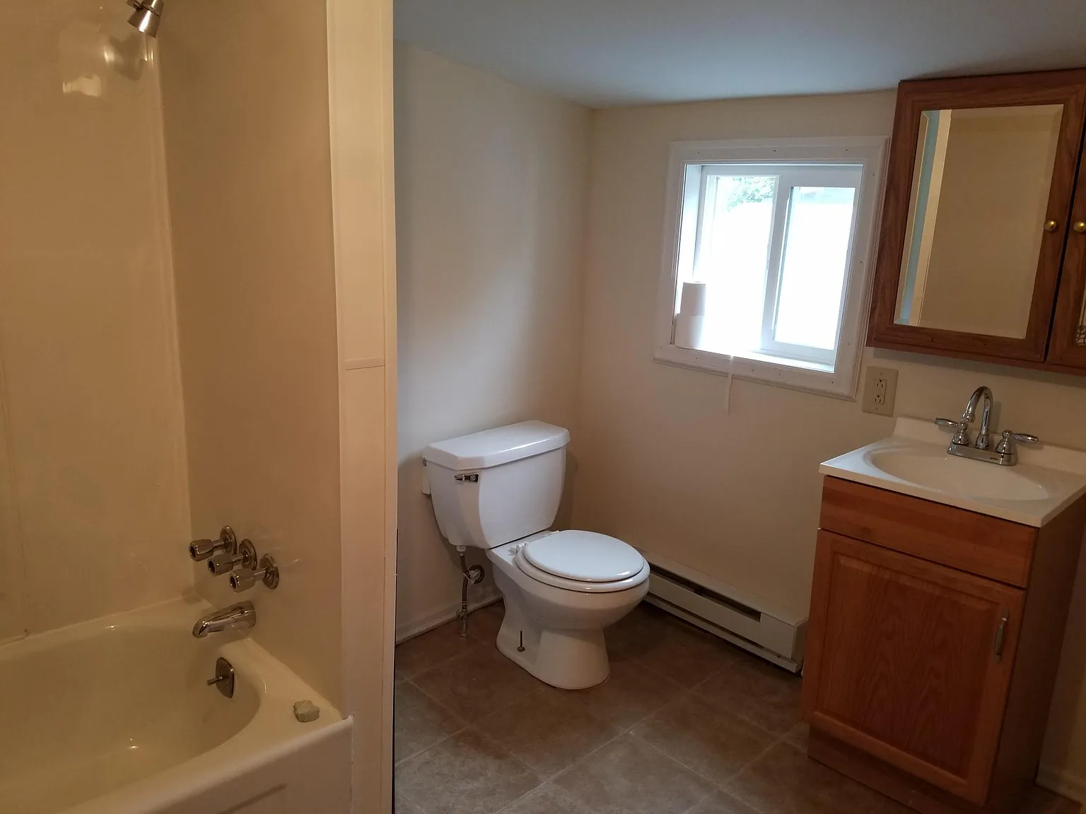2 bed, 806 sqft, $1,075 — Photo 3