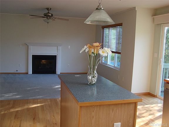 5th image of 6131 Snowberry Ln NE