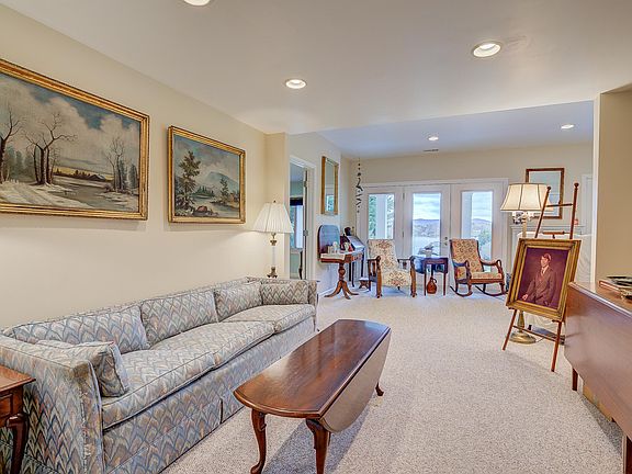 4th image of 604 Strawberry Banks Dr