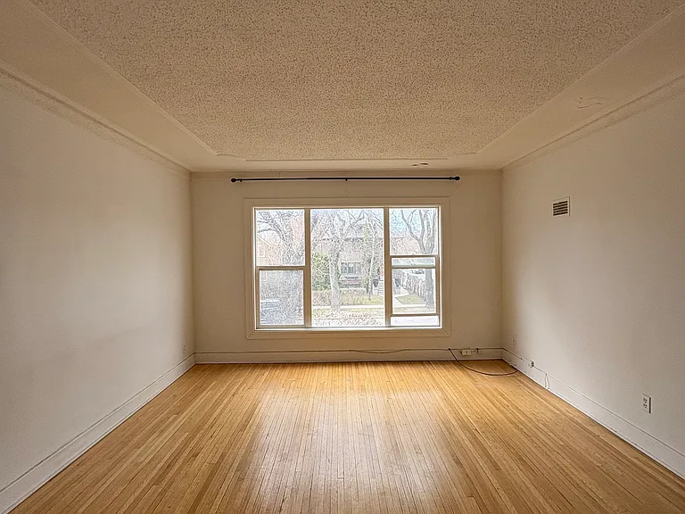 166 Brock St — Photo 2