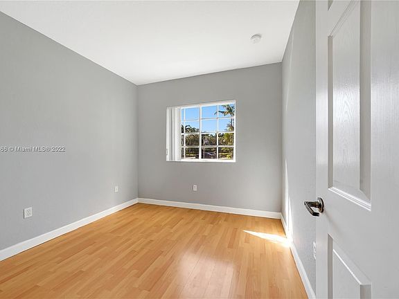 5th image of 2733 NE 3rd Ct Unit 106