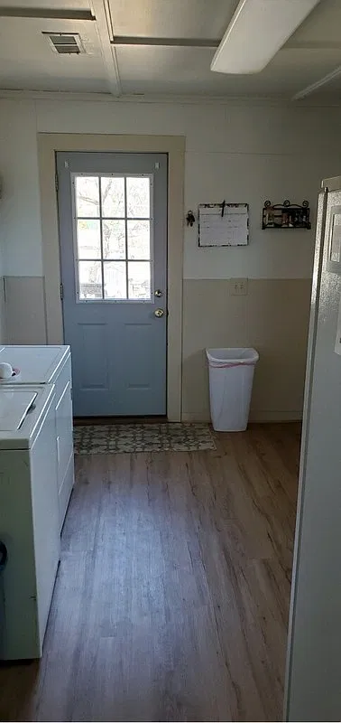 3 bed, 1.0 bath, 895 sqft, $1,300 — Photo 3