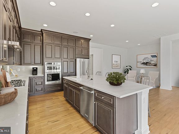 2nd image of 111 Cowbird St
