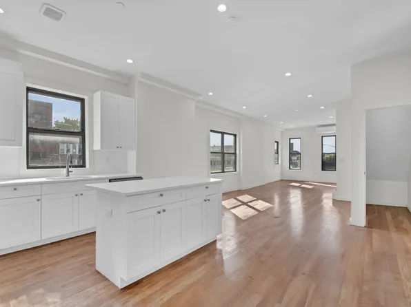 31 Roosevelt Place image 1 of 17