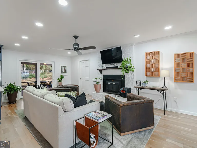 196 Avalon Dr — Photo 15