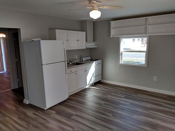 2nd image of 404 Simmons Ave