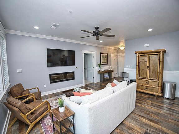 5th image of 4141 Pointe West Dr Unit 202