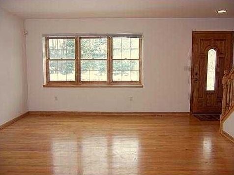 3rd image of 447 Sommerset Ct