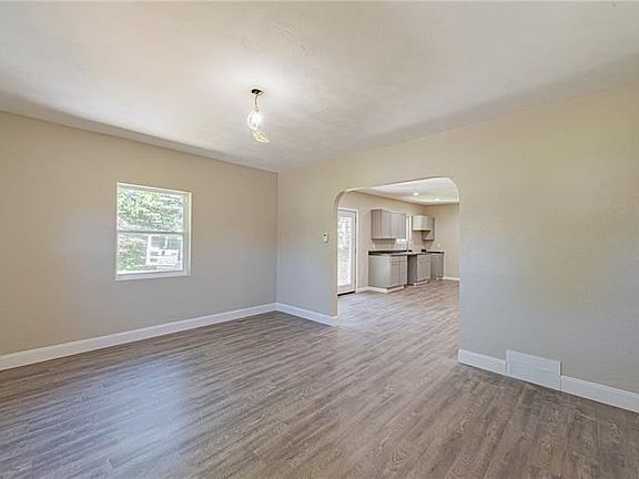 5th image of 406 Orchard Ave