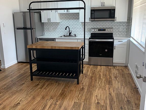 2nd image of 502 8th St NE