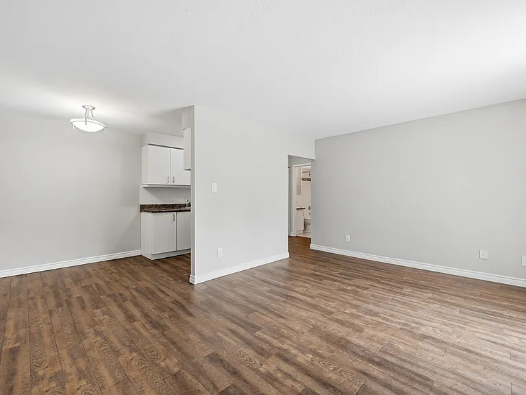 76 Aikman Ave — Photo 14