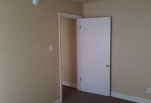 5th image of 504 E Dison Ave