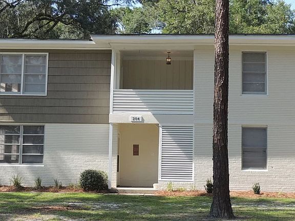 2nd image of 204 Brookwood Pl #D