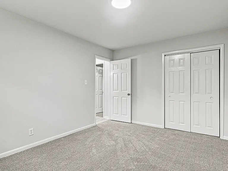 Blue Pines Apartments — Photo 4