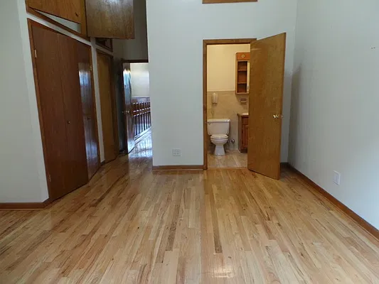 Rented by Perry Associates NYC Inc | media 14
