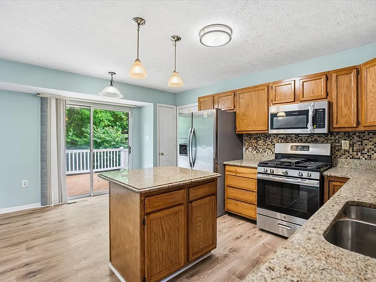 1904 Hilton Ct — Photo 15
