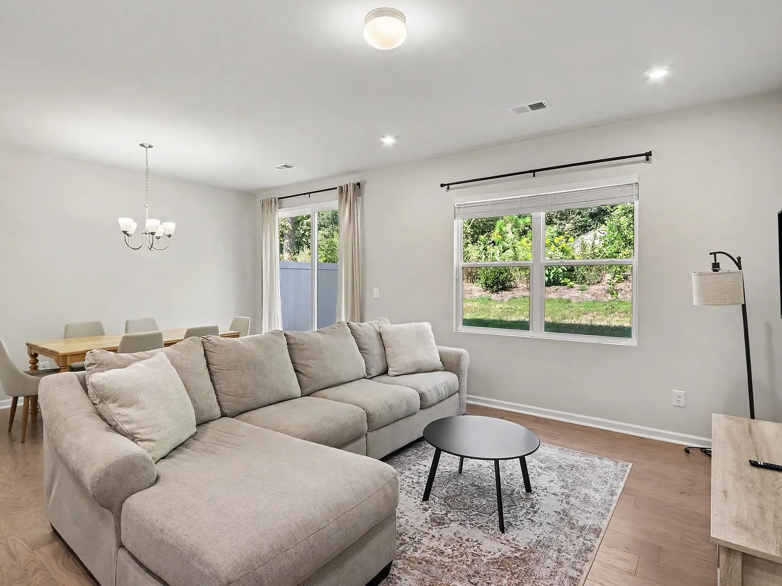2 bed, 1697 sqft, $2,375 — Photo 3