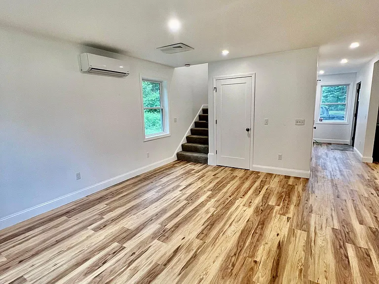 124 Crane Ave #B — Photo 4