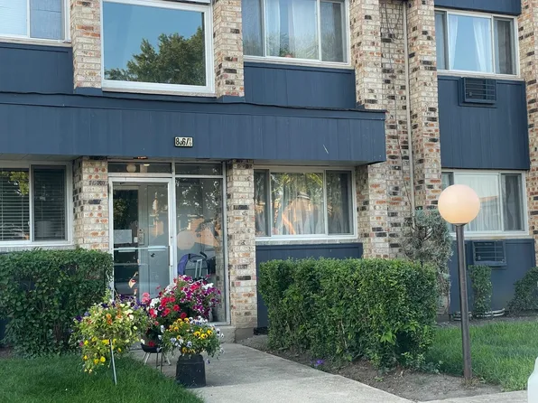 8667 W Foster Ave Unit 1A, Chicago, IL 60656