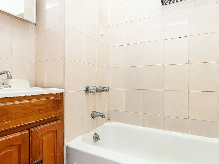 1359 Hancock St #1R — Photo 17