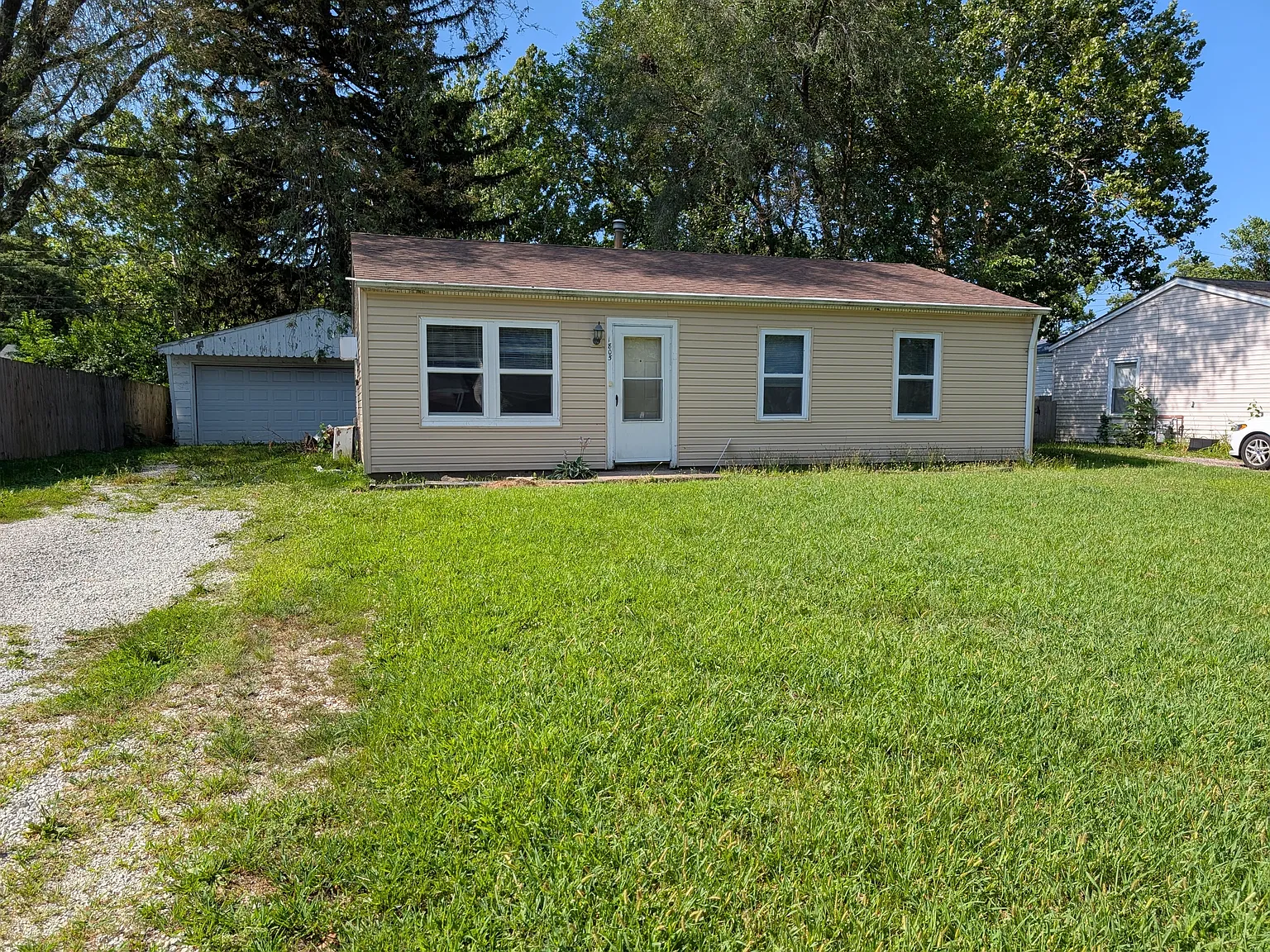 1805 Southwood Drive - 1 — Photo 1