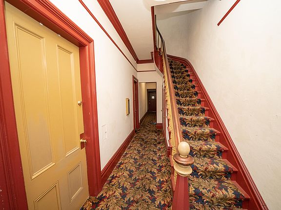 2nd image of 321 13th St APT 4
