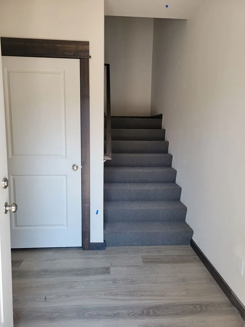 93 W Jefferson B — Photo 4