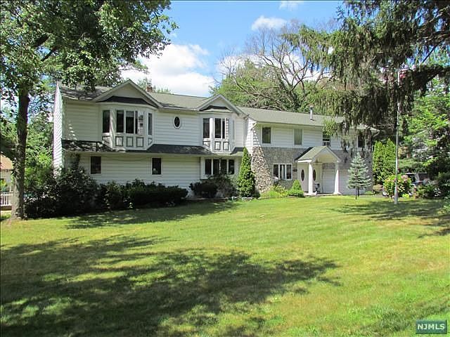 1st image of 27 Myrtle Ave