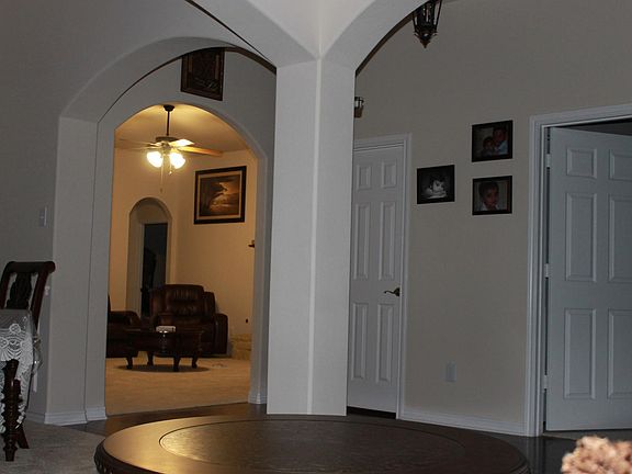 3rd image of 913 Graystone Dr