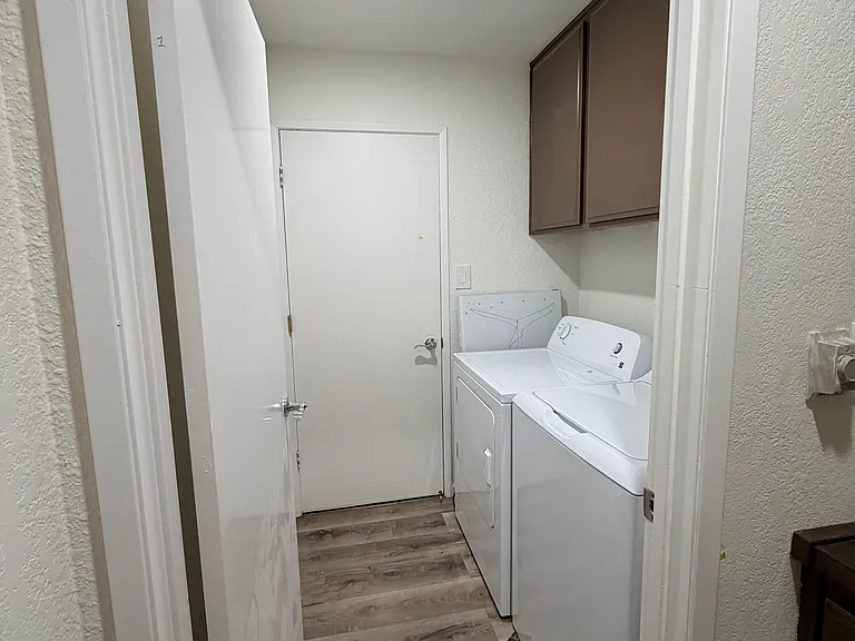 1302 Mossbrook Ct — Photo 25