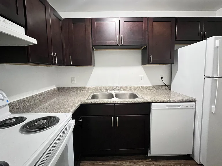 Twin Gables Apartments — Photo 21