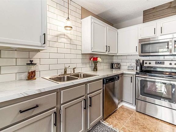 2nd image of 2722 Sanibel Pl