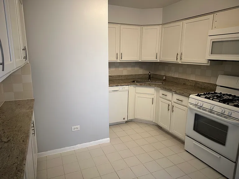 1008 Centurion Ln #12 — Photo 6